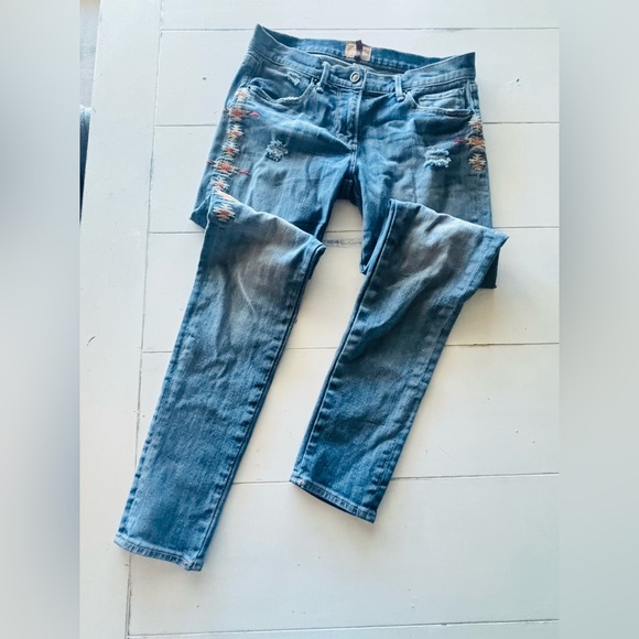 Driftwood Embroidered Distressed Women’s Jeans Size 26 - Picture 2 of 5